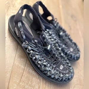 KEEN Uneek Gray Tow Cord Bungee Sandals Hiking Outdoors Mens Size 11